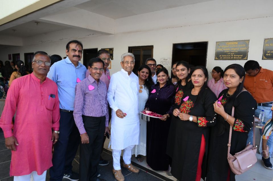 गुजरात प्रजापति समाज,  महिला दिवस 2025,  नारी शक्ति,  नारी सशक्तिकरण,  केशुभाई प्रजापति,  सविताबेन प्रजापति,  छात्रालय कार्यक्रम,  समाज और सरकार के प्रयास,  'नारी तू नारायणी',  महिला संयोजक